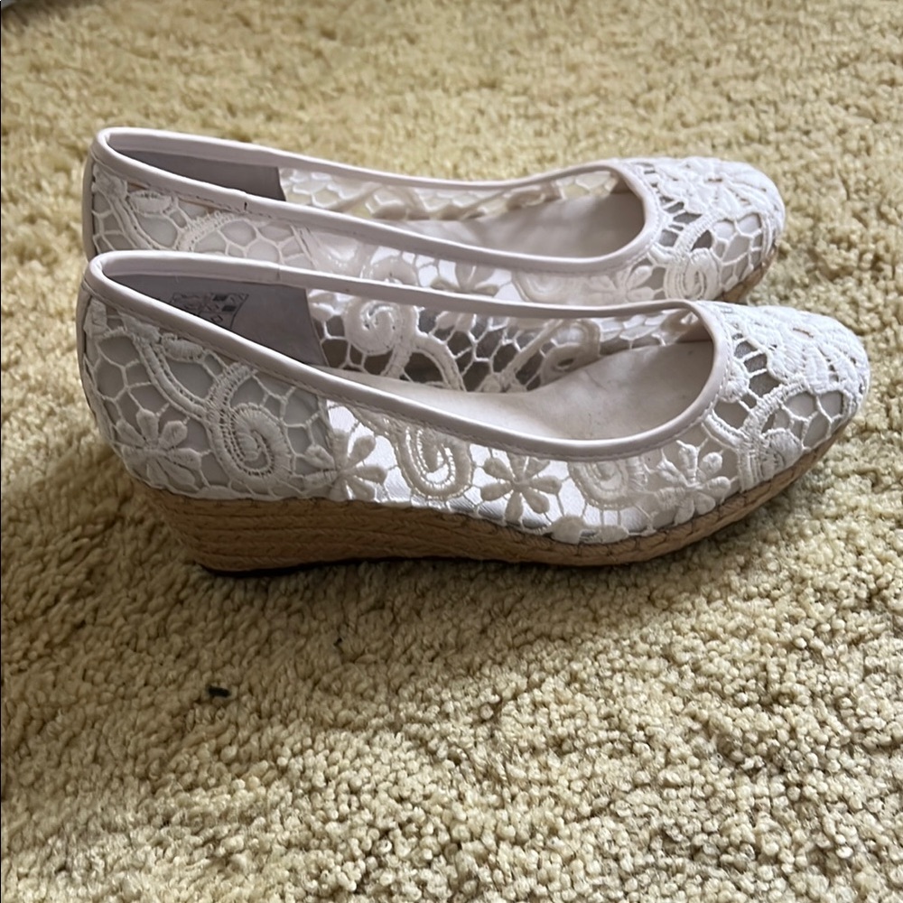 Elegant White Lace Wedge Shoes